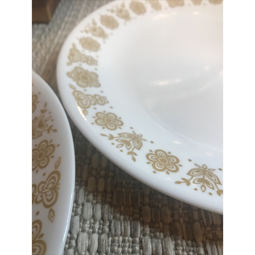 (4) Piece CORELLE DINNER PLATE SET in the "Butterfly Gold"‎ FLOWER PATTERN - Picture 6 of 6